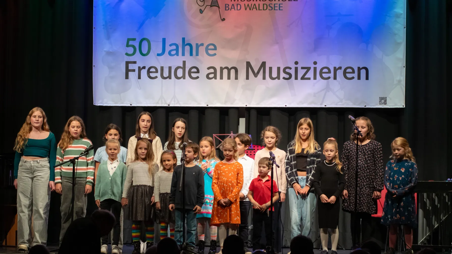 Kinderchor der JMS beim 50-Jahre Jubiläum (Fotograf: Dietmar Hermanutz)
