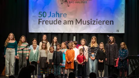 Kinderchor der JMS beim 50-Jahre Jubiläum (Fotograf: Dietmar Hermanutz)